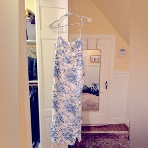 Beautiful new with tags Reformation dress. Spaghetti tie straps.